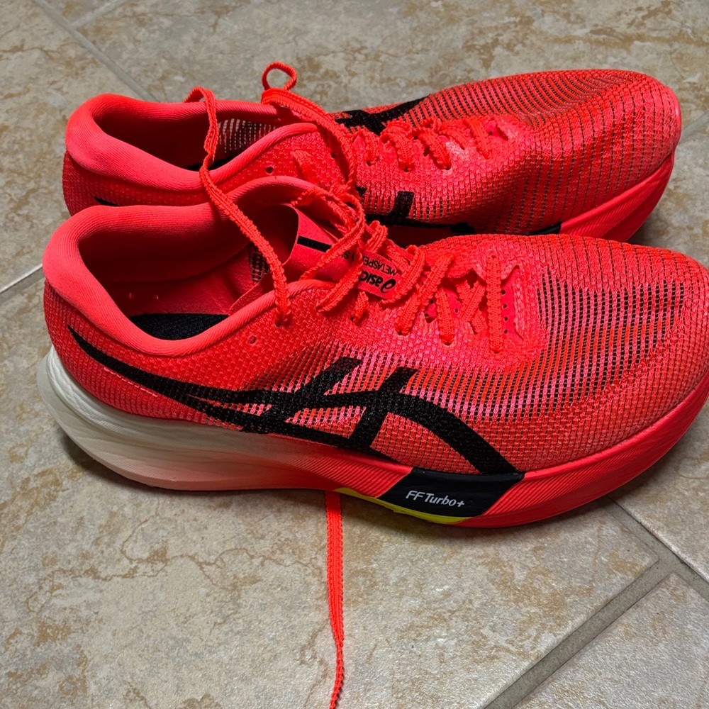 Asics Metaspeed Sky Running Shoes with carbon plate